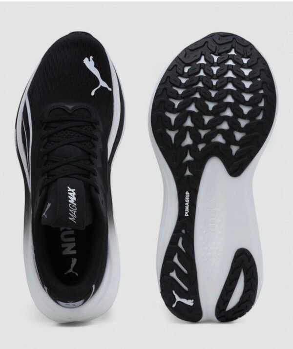 Magmax black and white